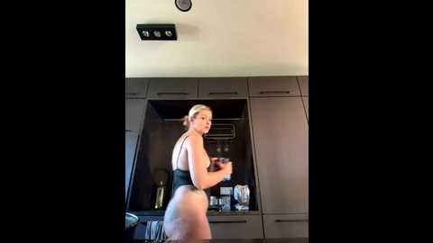 bella_tight @ stripchat on 20251106