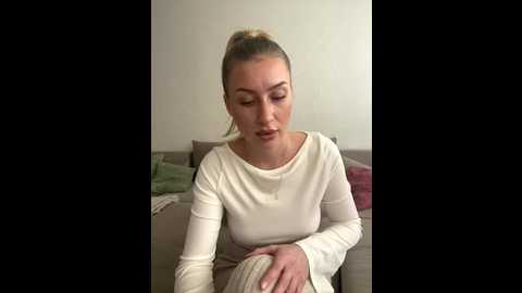 belle98 @ stripchat on 20251106