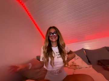 goddesemiiyy @ stripchat on 20251107