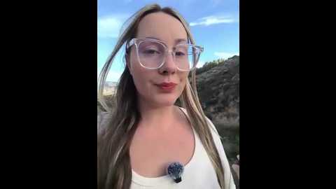 mona_plus @ stripchat on 20251107