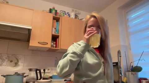 s_te_fan_i @ stripchat on 20251107