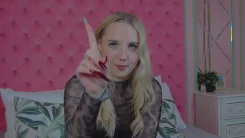 sky_cutie @ stripchat on 20251107