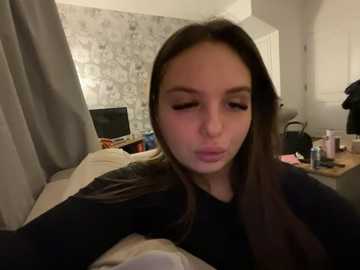 ellastarrxxx @ stripchat on 20251108