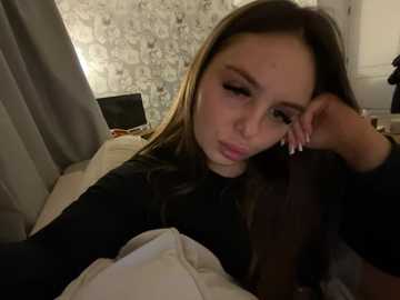 ellastarrxxx @ stripchat on 20251108