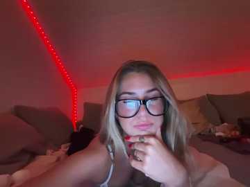 goddesemiiyy @ stripchat on 20251109