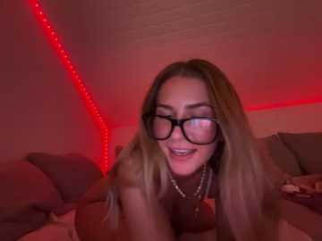 goddesemiiyy @ stripchat on 20251109