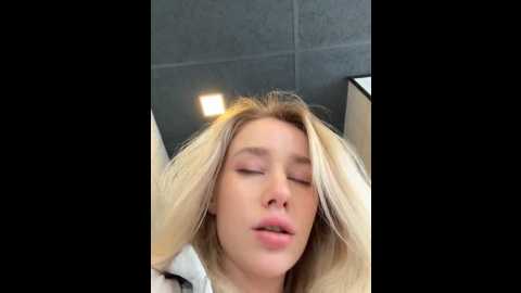 sssativa_model @ stripchat on 20251109