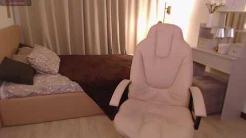 bellla_haddid @ stripchat on 20251111