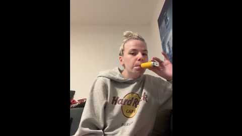 blondiejujuvibe @ stripchat on 20251111