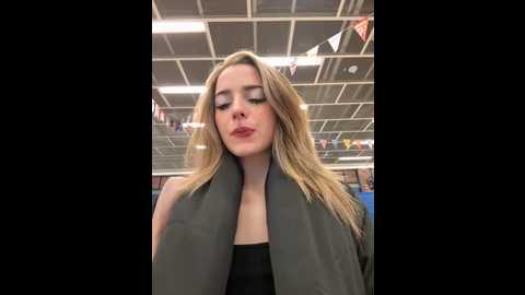 loraadoll @ stripchat on 20251111