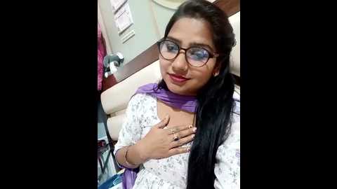 urvashi01224 @ stripchat on 20251111