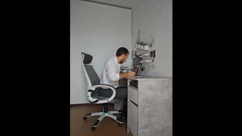 lovebackground @ stripchat on 20251112