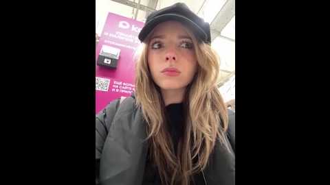 loraadoll @ stripchat on 20251113