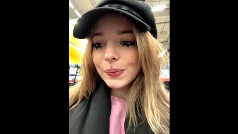 loraadoll @ stripchat on 20251115