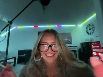 goddesemiiyy @ stripchat on 20251116