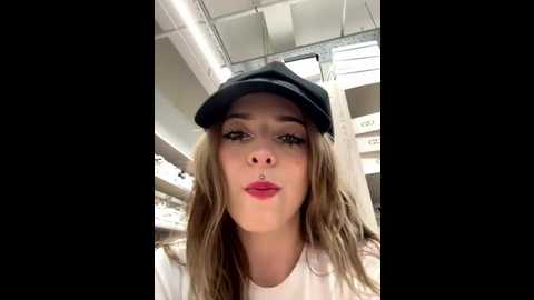 loraadoll @ stripchat on 20251116