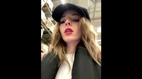 loraadoll @ stripchat on 20251116