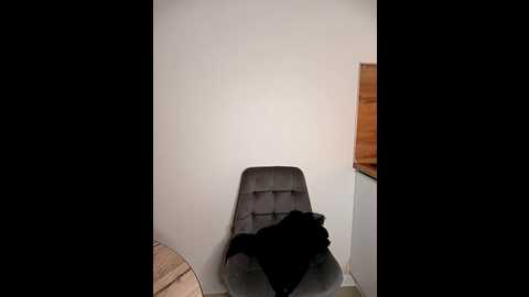 elle_milfa @ stripchat on 20251117