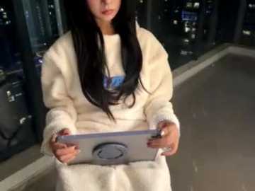 bella_999 @ stripchat on 20251118