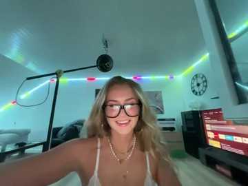 goddesemiiyy @ stripchat on 20251119