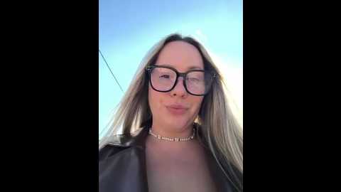 mona_plus @ stripchat on 20251119