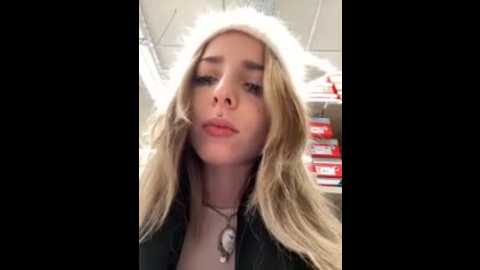 loraadoll @ stripchat on 20251121