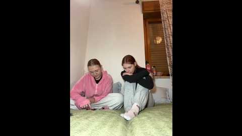 ella_grays @ stripchat on 20251125