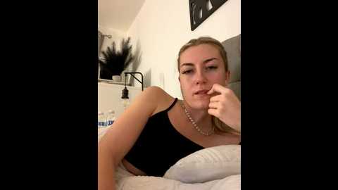 petite_poppy_xox @ stripchat on 20251126