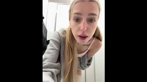 kira_mia @ stripchat on 20251128