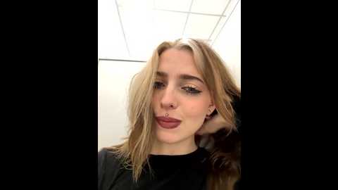 loraadoll @ stripchat on 20251128