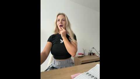 streetdoll @ stripchat on 20251128