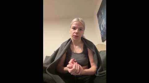 blondiejujuvibe @ stripchat on 20251201