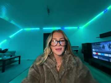 goddesemiiyy @ stripchat on 20251201