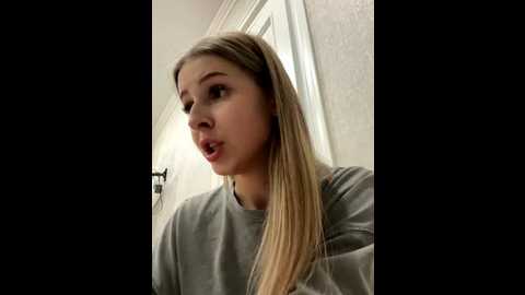 lina_away @ stripchat on 20251201