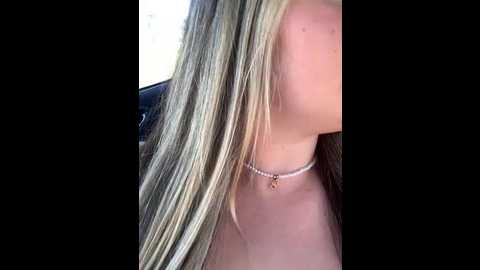 mona_plus @ stripchat on 20251201