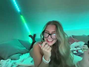 goddesemiiyy @ stripchat on 20251202