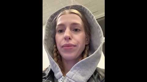 kira_mia @ stripchat on 20251202