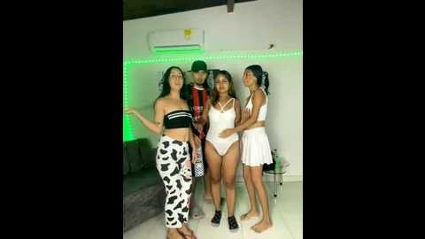 royalgirls_x @ stripchat on 20251202
