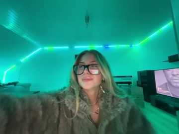 goddesemiiyy @ stripchat on 20251204