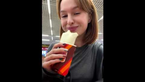 hani_obsessed @ stripchat on 20251204