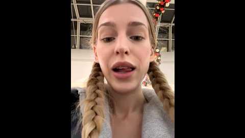 kira_mia @ stripchat on 20251204