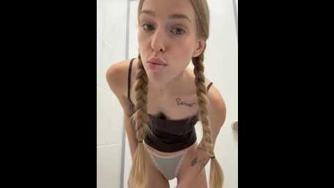 kira_mia @ stripchat on 20251204