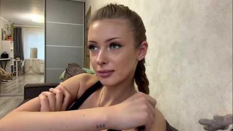 mona_star @ stripchat on 20251204