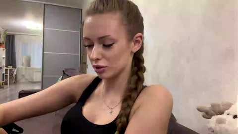 mona_star @ stripchat on 20251204