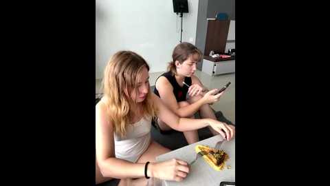 nura_n_sarah @ stripchat on 20251204