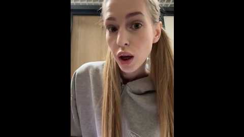 kira_mia @ stripchat on 20251205