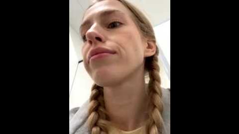 kira_mia @ stripchat on 20251206