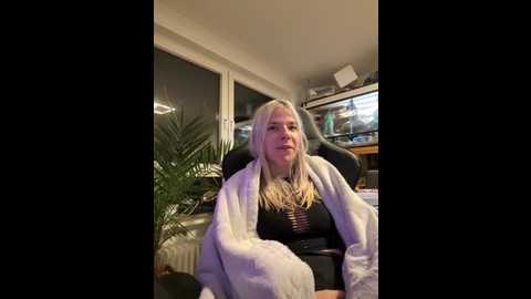 blondiejujuvibe @ stripchat on 20251207