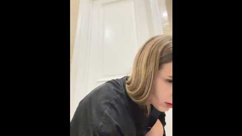 lina_away @ stripchat on 20251207