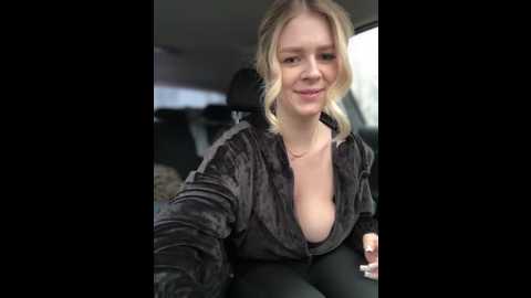 love_bri @ stripchat on 20251210